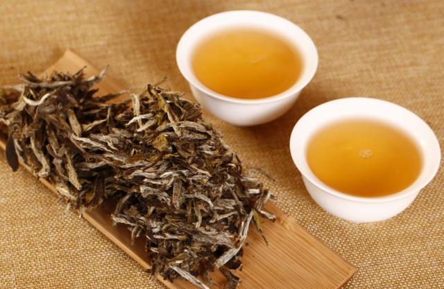 盗龄口粮茶与私房老白茶 从品饮到茶具卫生的门道探秘